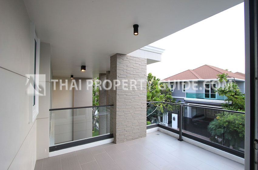 House with Private Pool in Sukhumvit 